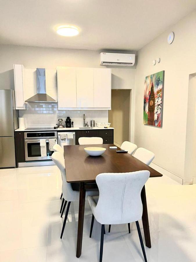 Apartamento Luxurious Beachside 3-br
