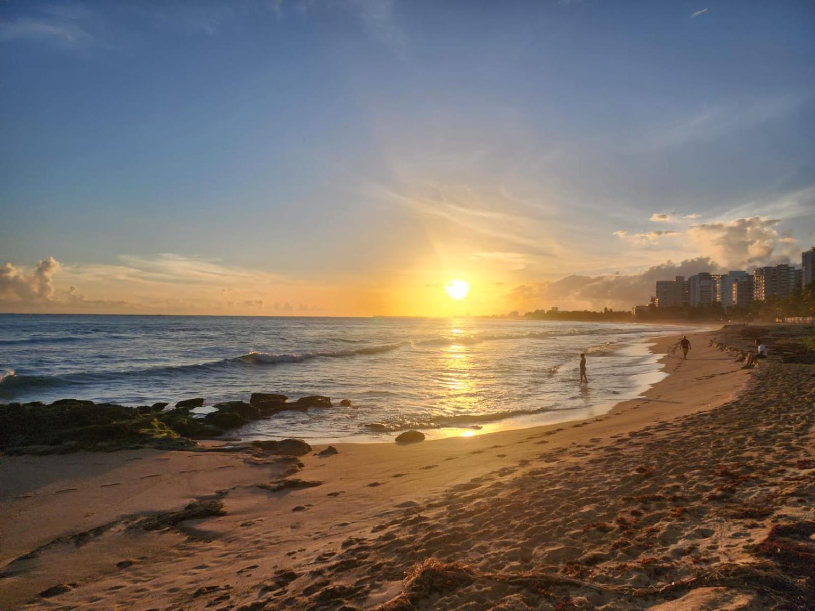 Luxurious Beachside 3-br *