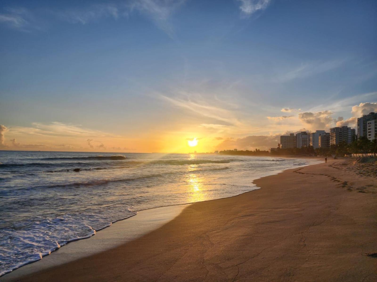 Apartamento Luxurious Beachside 3-br