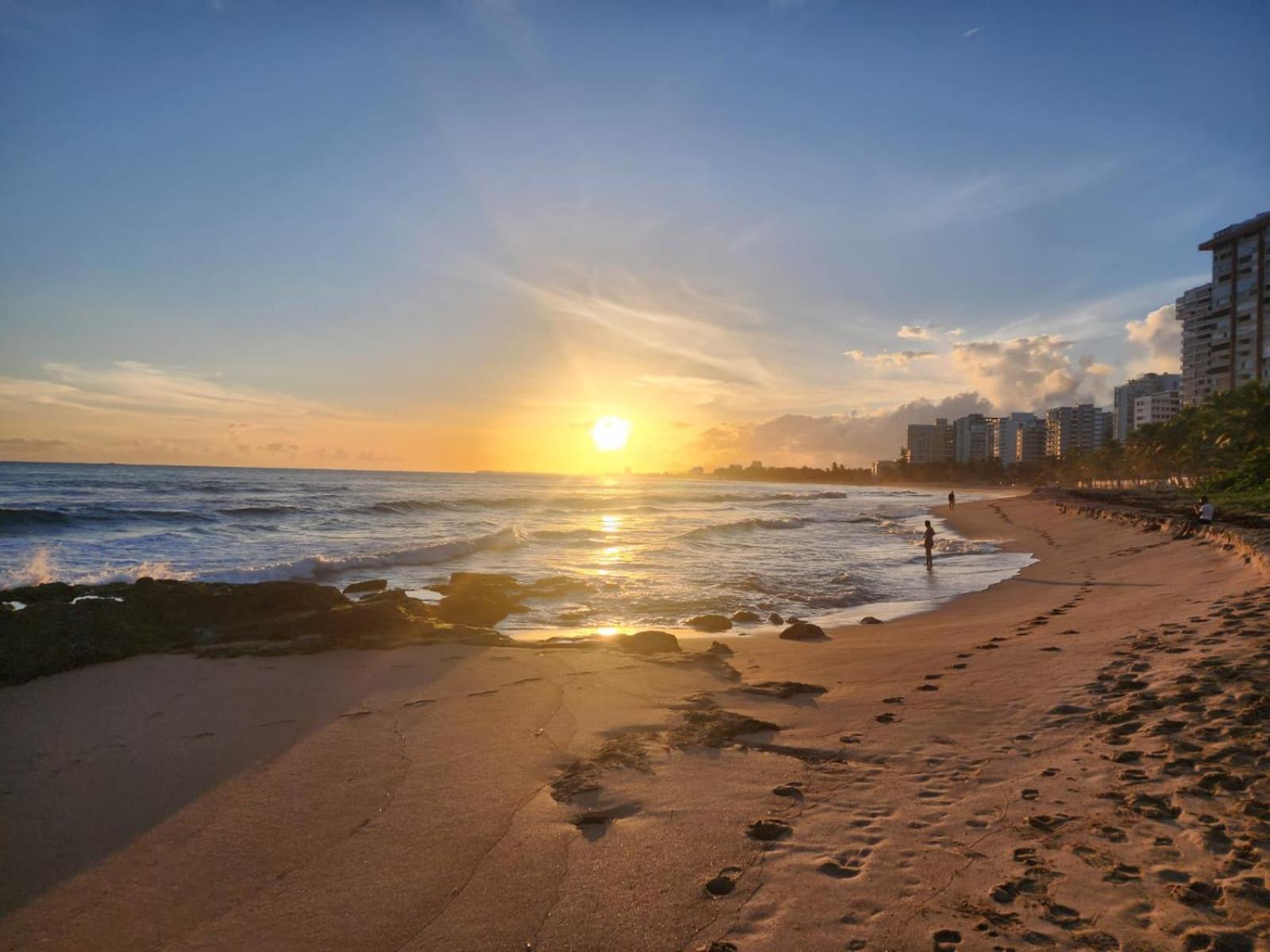 Apartamento Luxurious Beachside 3-br *