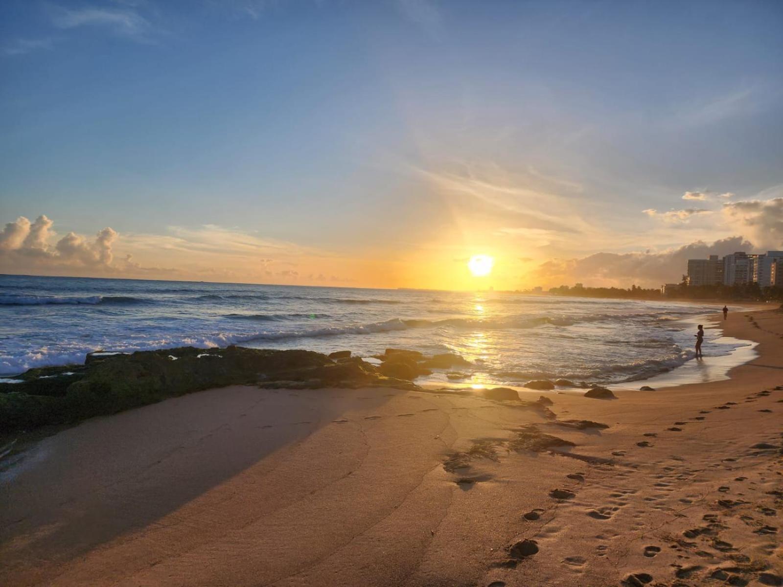 Luxurious Beachside 3-br