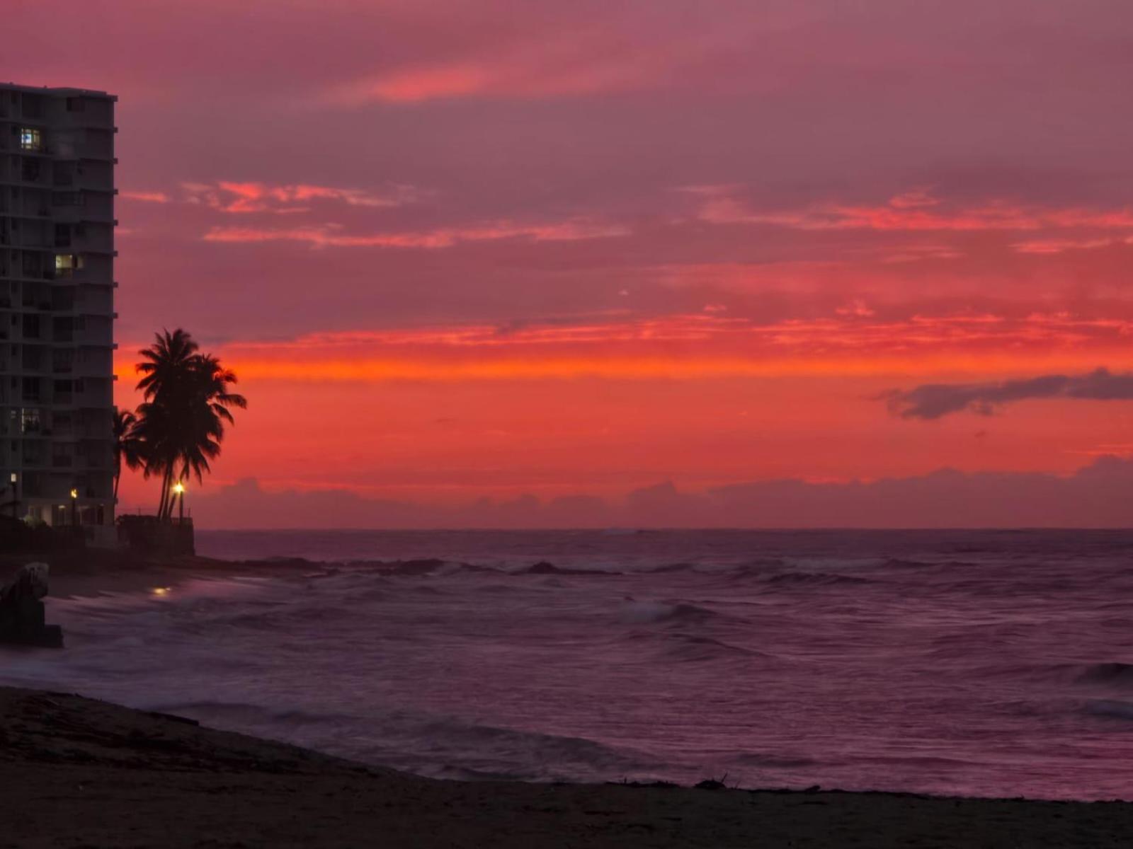 Luxurious Beachside 3-br San Juan